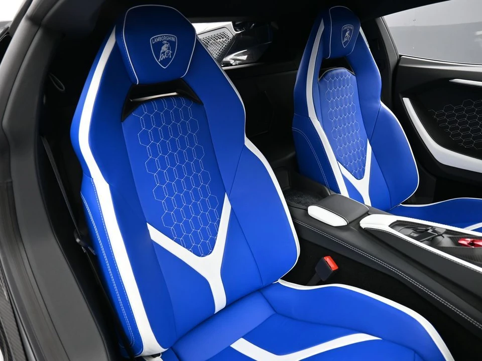 2026 Lamborghini Revuelto - Image 23 of 31