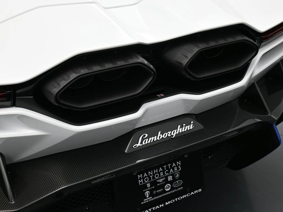2026 Lamborghini Revuelto - Image 15 of 31