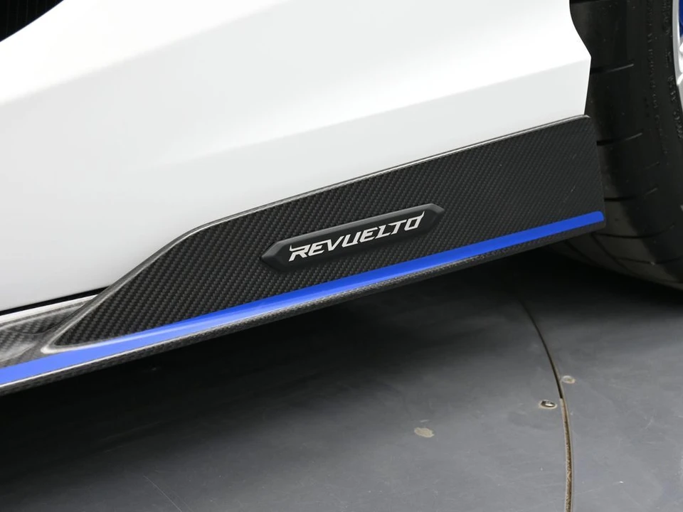 2026 Lamborghini Revuelto - Image 14 of 31