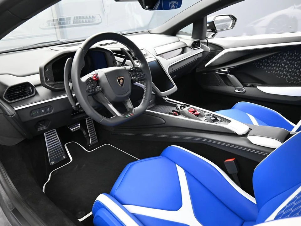 2026 Lamborghini Revuelto - Image 4 of 31
