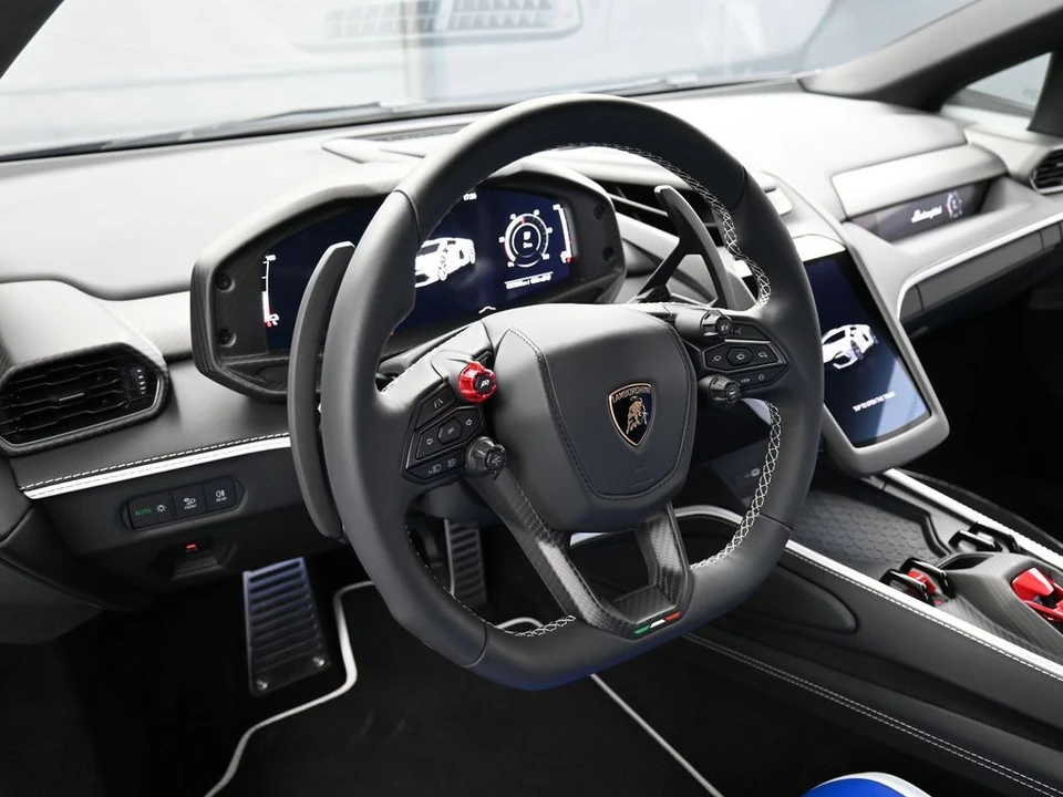 2026 Lamborghini Revuelto - Image 17 of 31