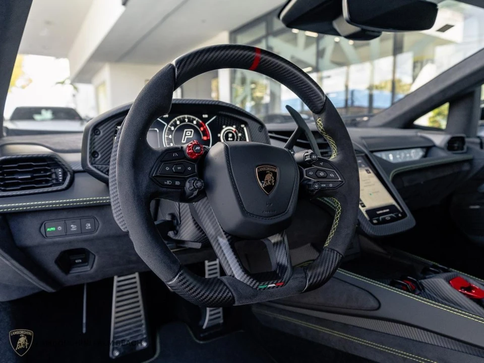 2026 Lamborghini Revuelto - Image 18 of 25