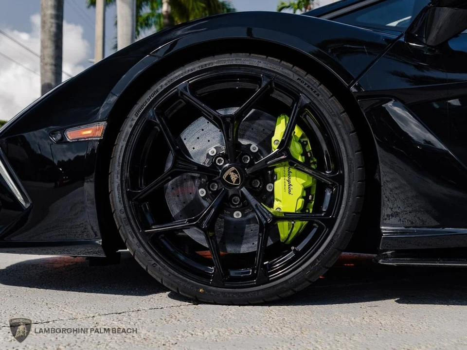 2026 Lamborghini Revuelto - Image 25 of 25