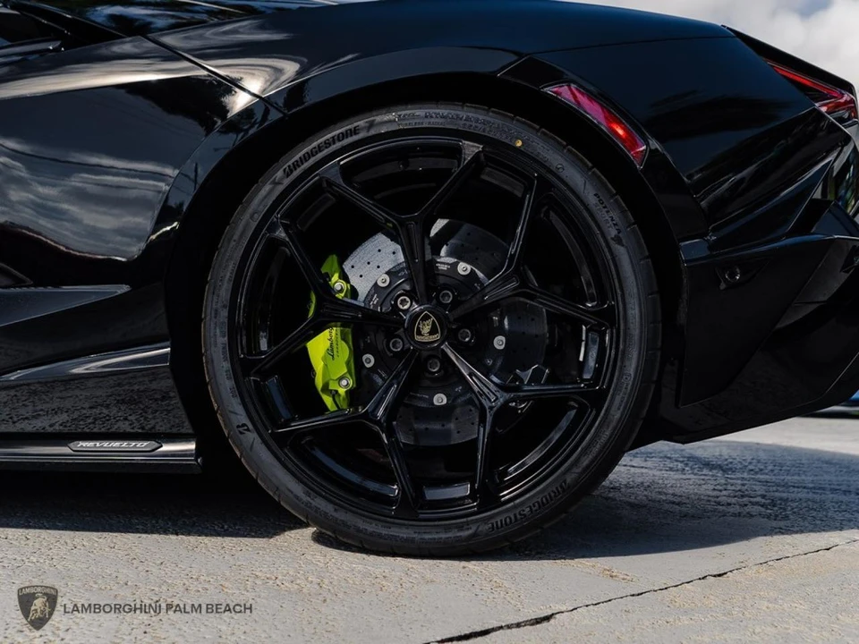 2026 Lamborghini Revuelto - Image 24 of 25