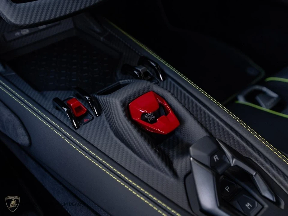 2026 Lamborghini Revuelto - Image 13 of 25