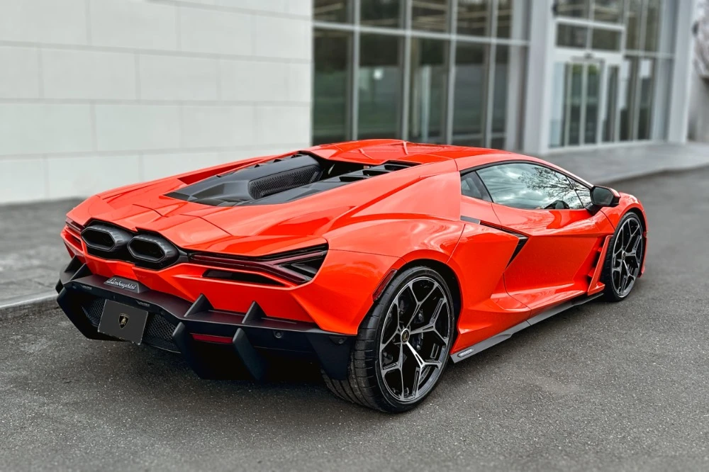 2026 Lamborghini Revuelto - Image 17 of 19