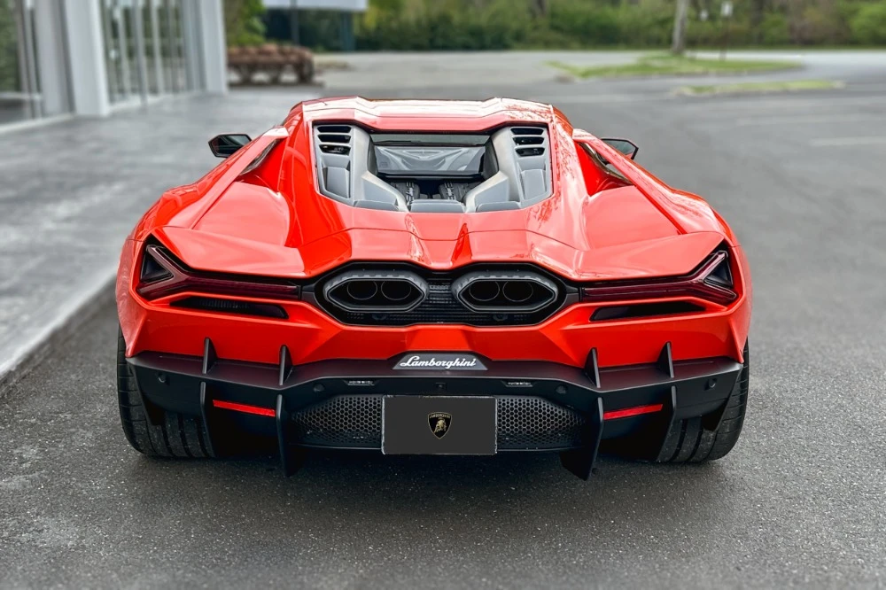 2026 Lamborghini Revuelto - Image 18 of 19