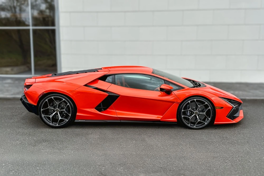 2026 Lamborghini Revuelto - Image 5 of 19