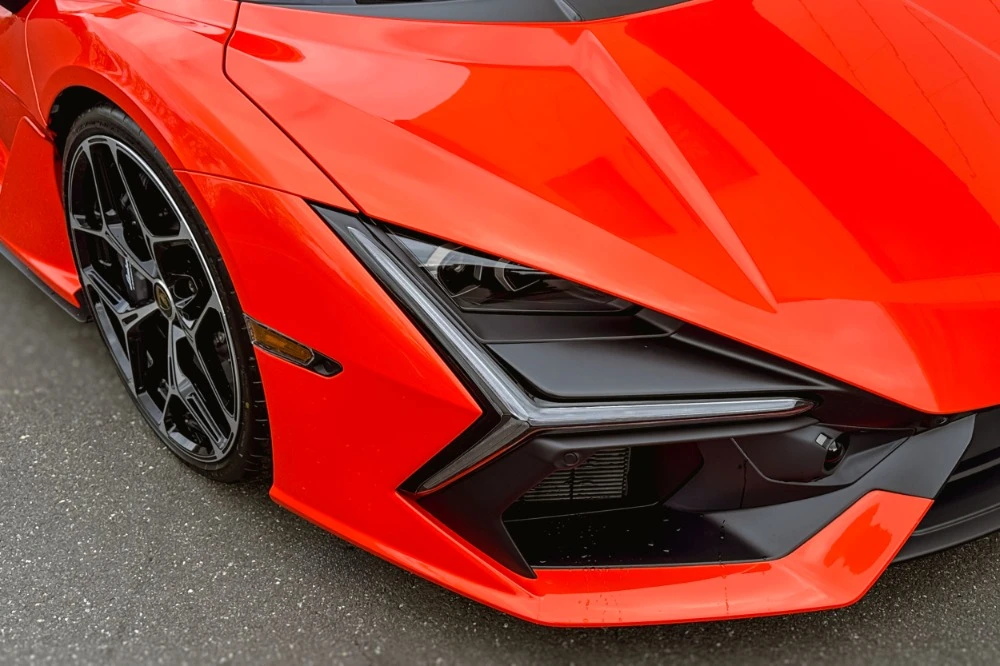 2026 Lamborghini Revuelto - Image 19 of 19