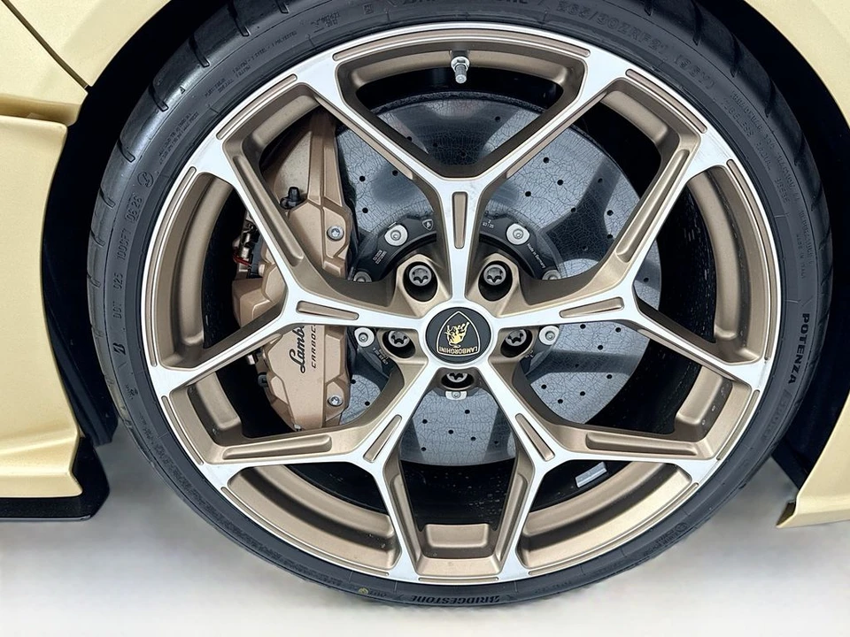 2026 Lamborghini Revuelto - Image 27 of 30