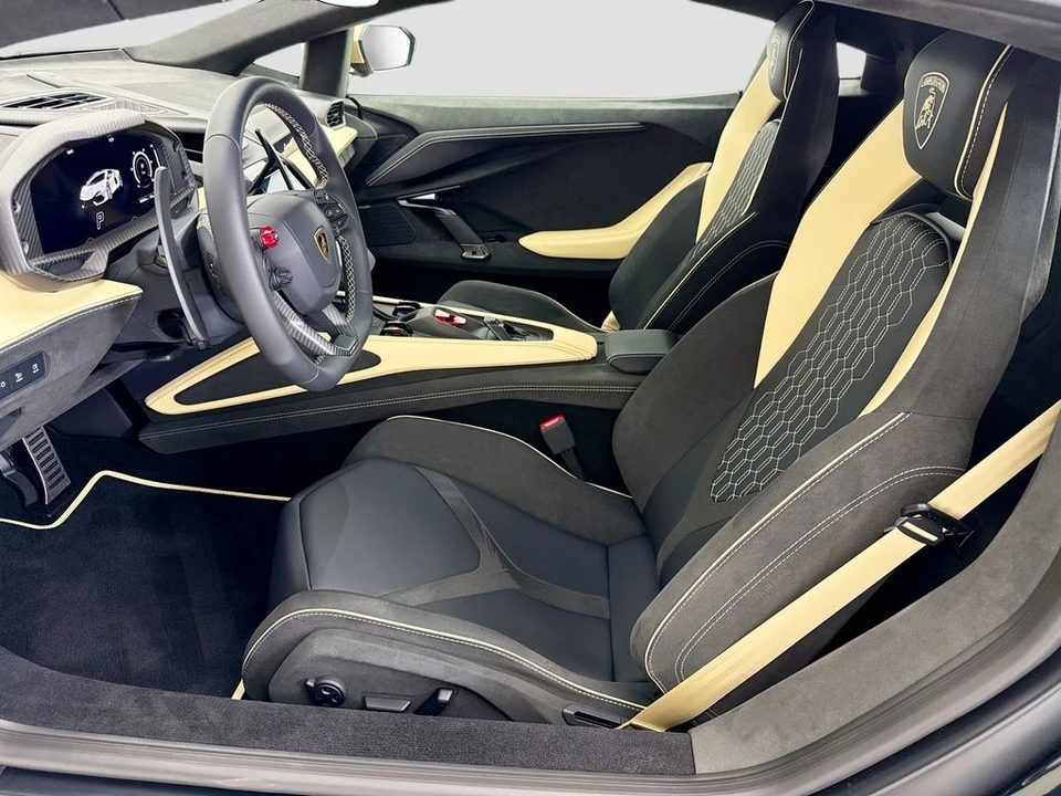 2026 Lamborghini Revuelto - Image 18 of 30