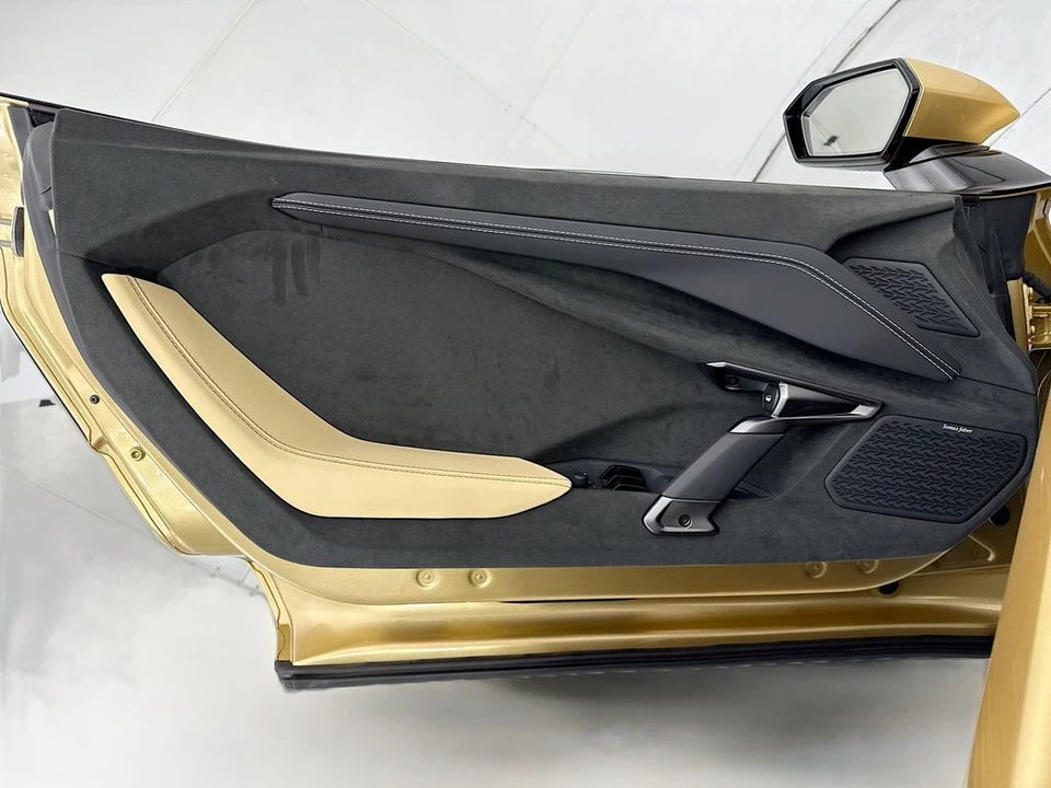 2026 Lamborghini Revuelto - Image 21 of 30