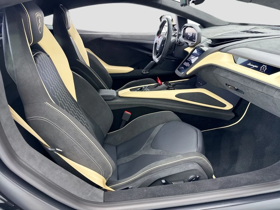 2026 Lamborghini Revuelto - Image 19 of 30