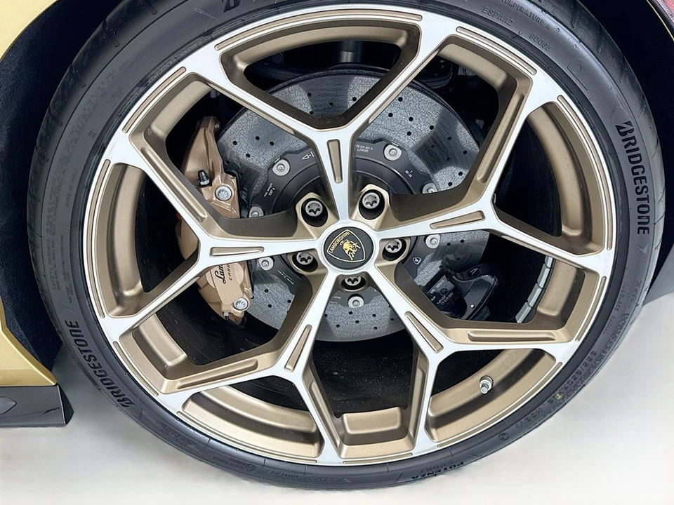 2026 Lamborghini Revuelto - Image 26 of 30
