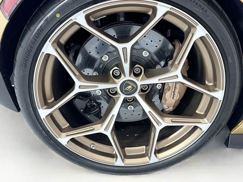 2026 Lamborghini Revuelto - Image 28 of 30