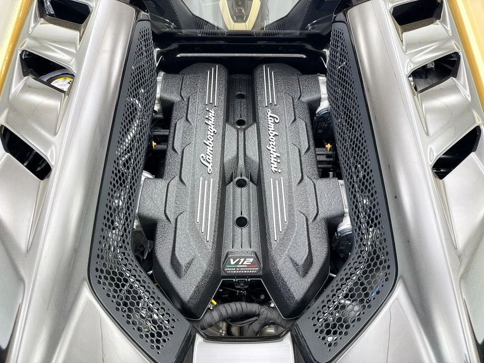 2026 Lamborghini Revuelto - Image 24 of 30