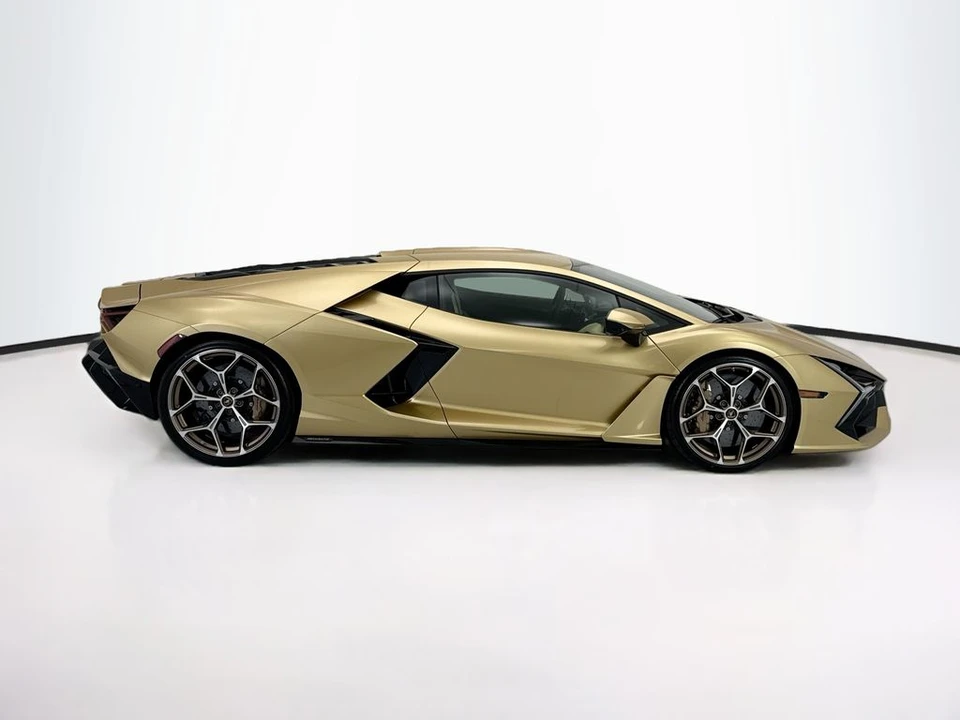 2026 Lamborghini Revuelto - Image 4 of 30