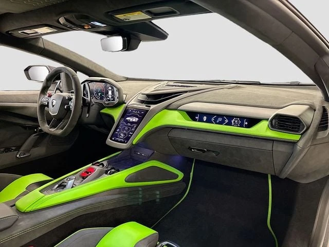 2026 Lamborghini Revuelto - Image 15 of 31