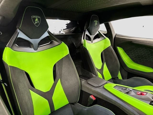 2026 Lamborghini Revuelto - Image 17 of 31