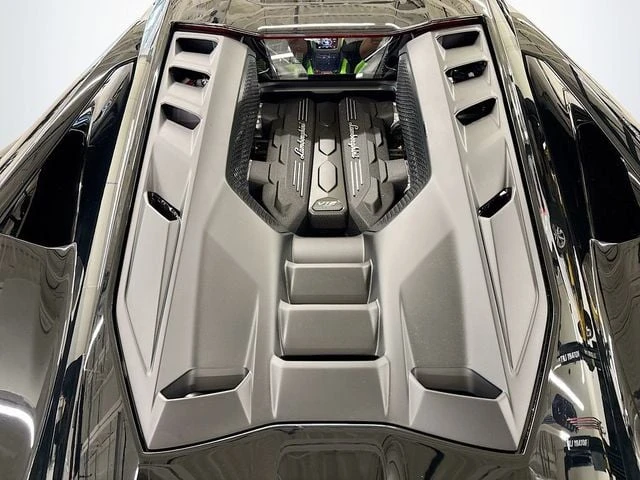 2026 Lamborghini Revuelto - Image 19 of 31