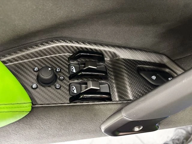 2026 Lamborghini Revuelto - Image 25 of 31