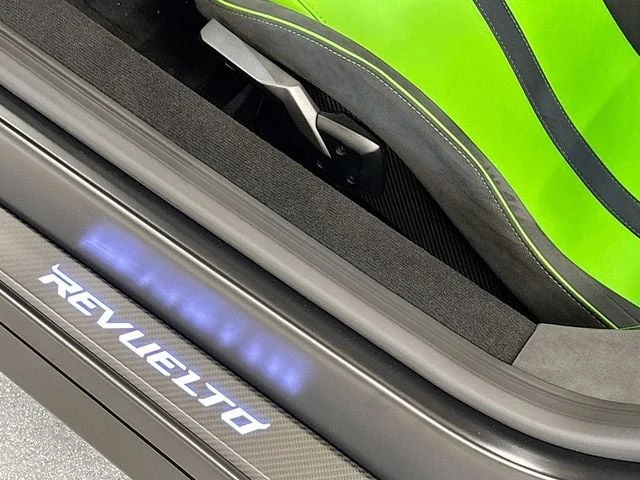 2026 Lamborghini Revuelto - Image 26 of 31