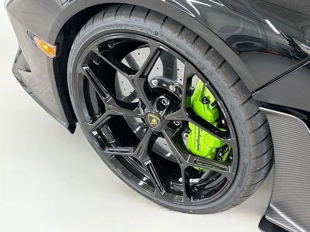 2026 Lamborghini Revuelto - Image 27 of 31