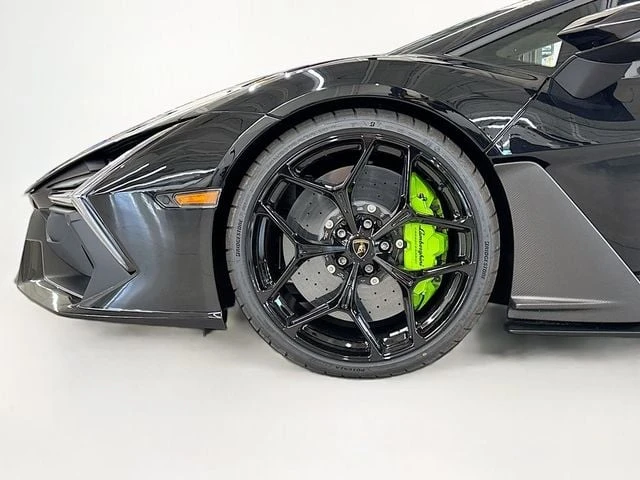 2026 Lamborghini Revuelto - Image 28 of 31