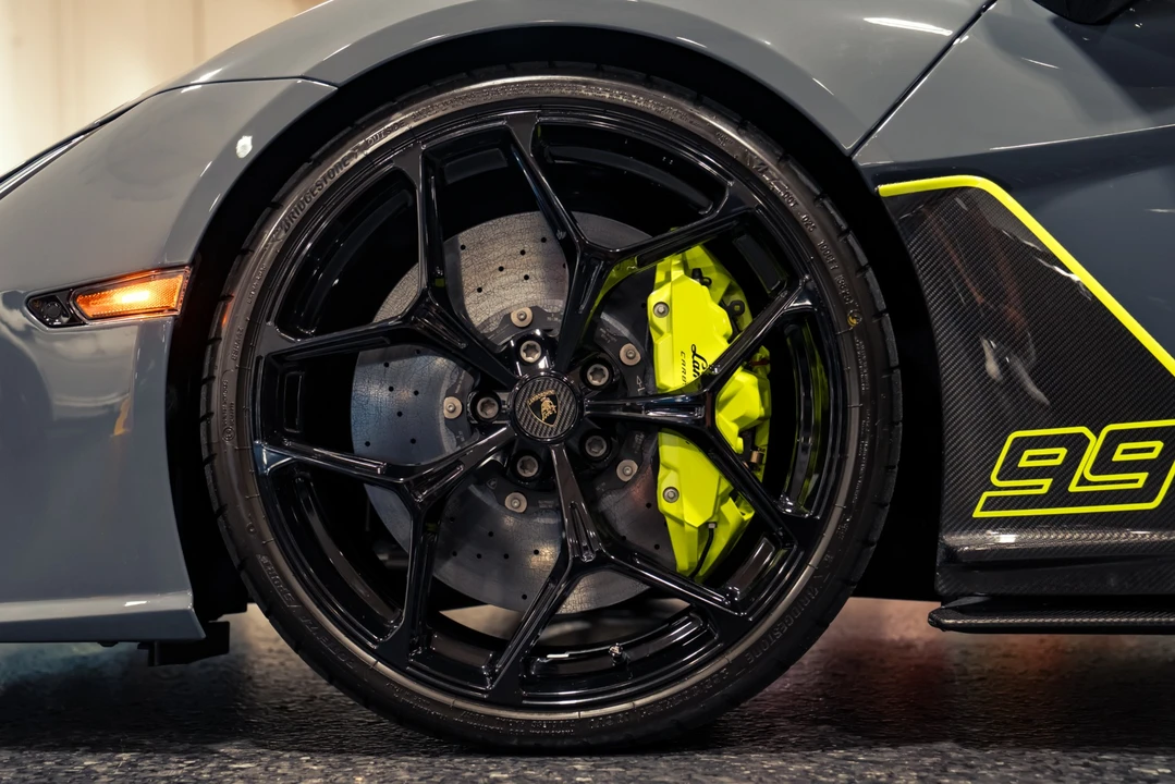 2026 Lamborghini Revuelto - Image 21 of 31