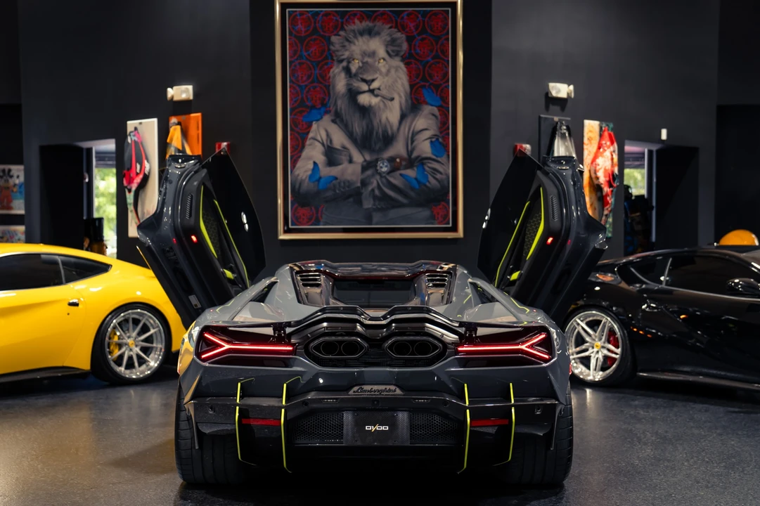 2026 Lamborghini Revuelto - Image 10 of 31