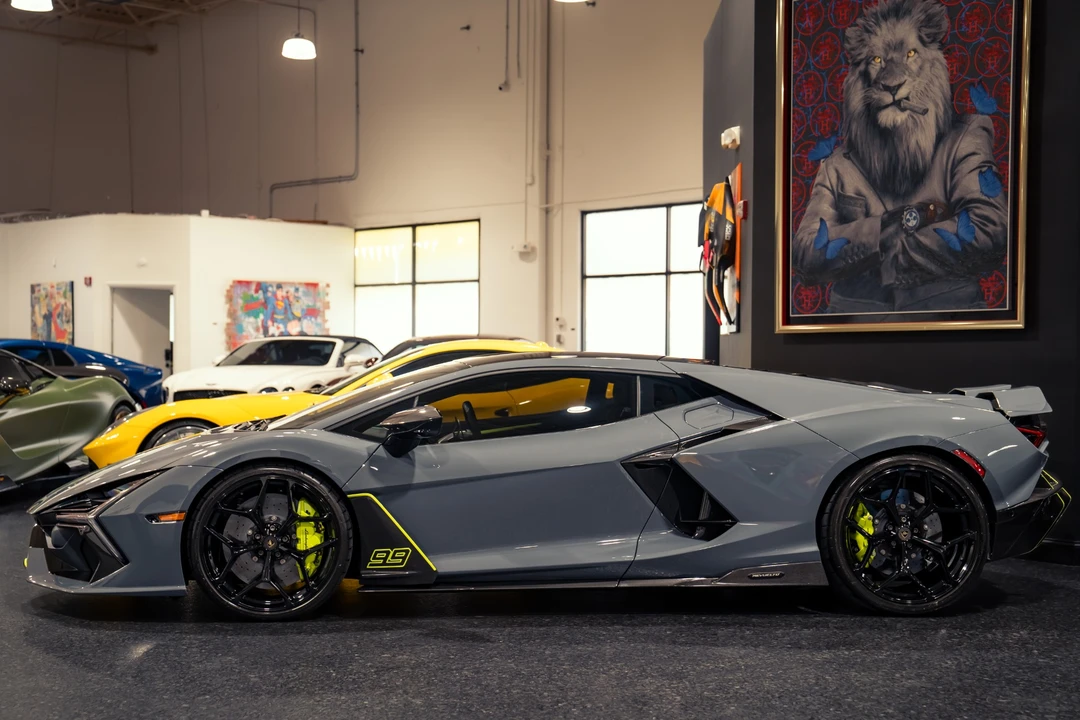 2026 Lamborghini Revuelto - Image 12 of 31