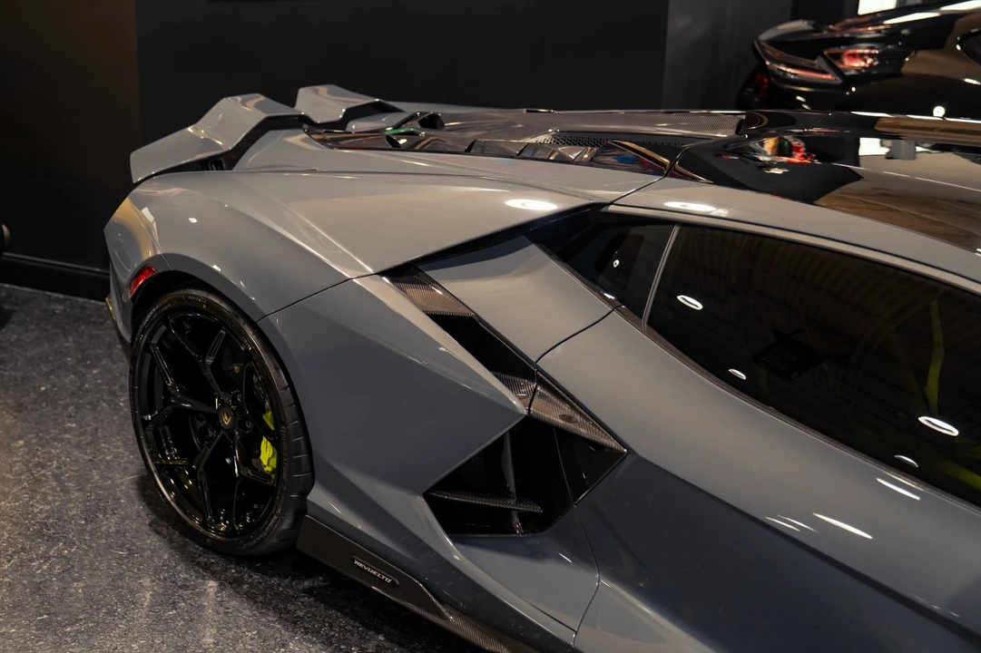 2026 Lamborghini Revuelto - Image 25 of 31