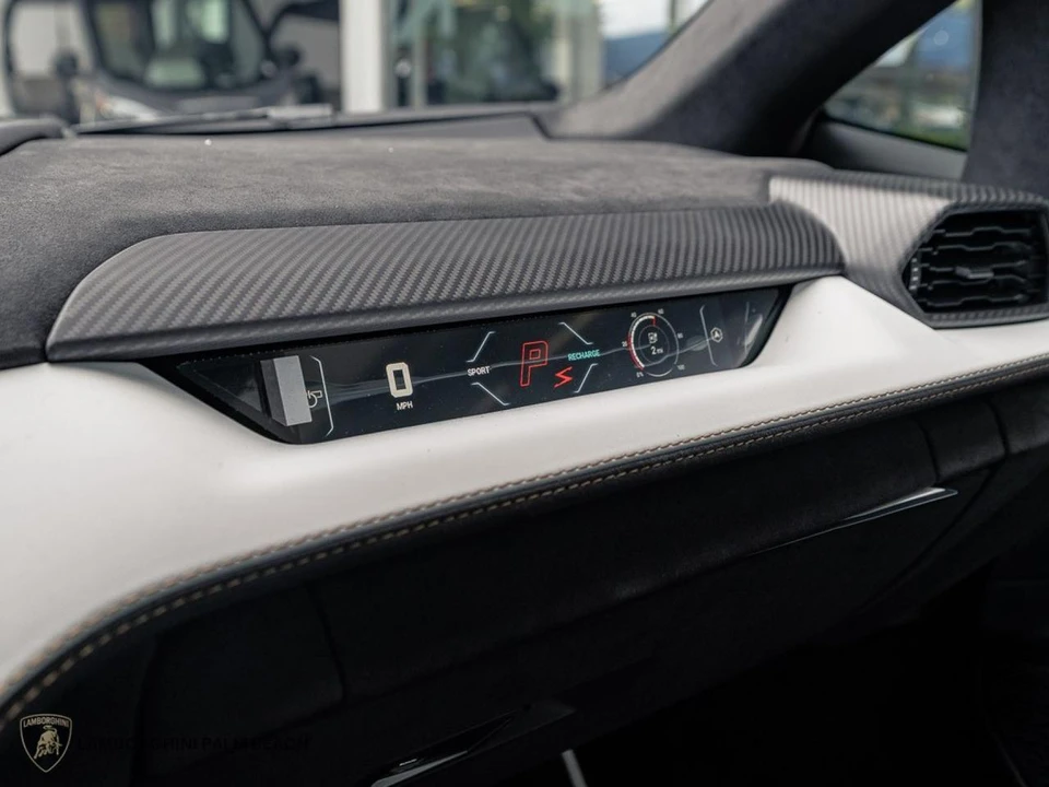 2026 Lamborghini Revuelto - Image 14 of 31