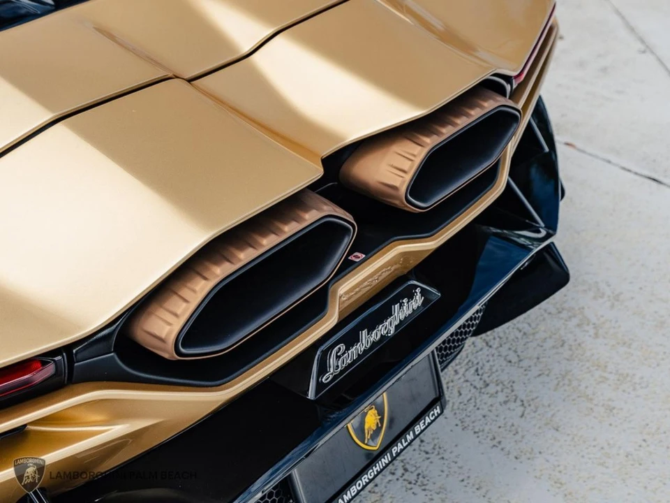2026 Lamborghini Revuelto - Image 11 of 31