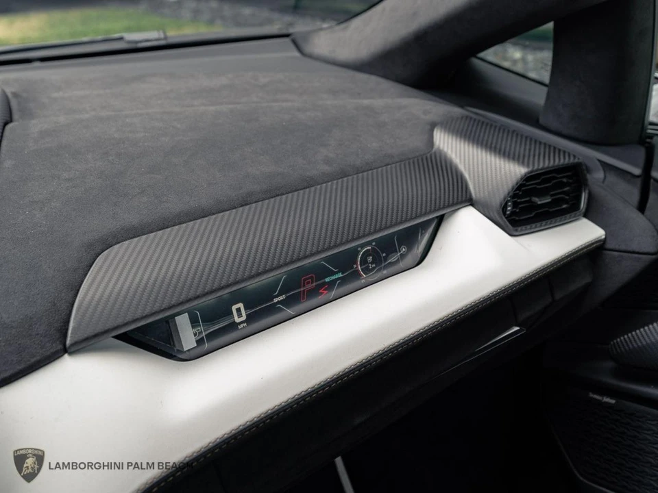 2026 Lamborghini Revuelto - Image 15 of 31