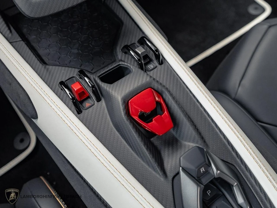 2026 Lamborghini Revuelto - Image 18 of 31