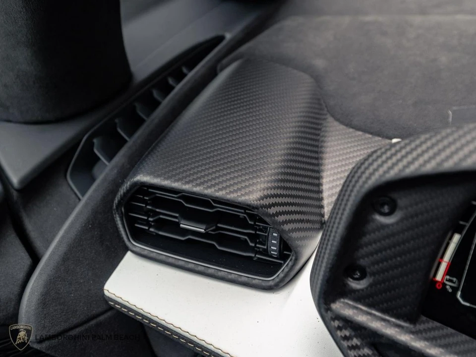 2026 Lamborghini Revuelto - Image 17 of 31