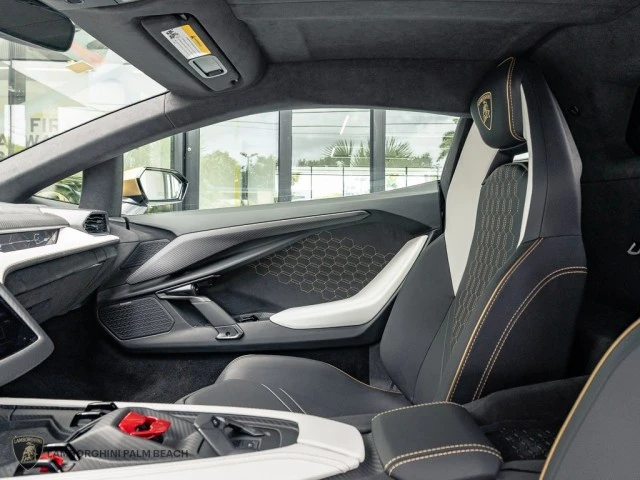 2026 Lamborghini Revuelto - Image 19 of 31