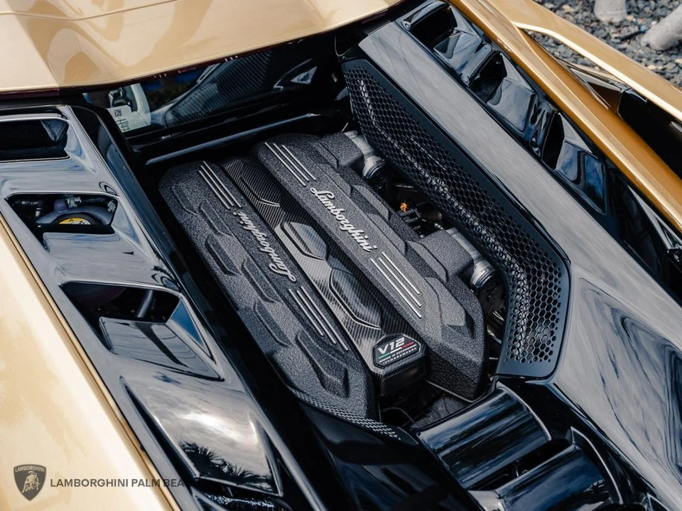 2026 Lamborghini Revuelto - Image 10 of 31