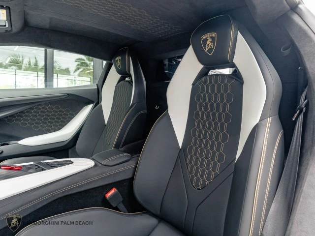 2026 Lamborghini Revuelto - Image 22 of 31