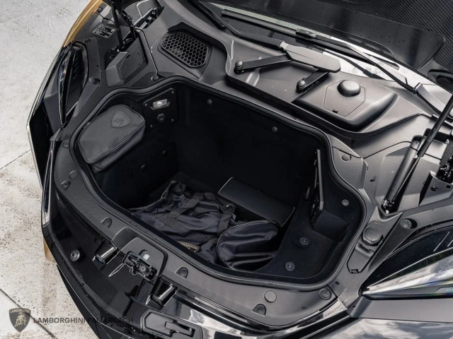 2026 Lamborghini Revuelto - Image 28 of 31