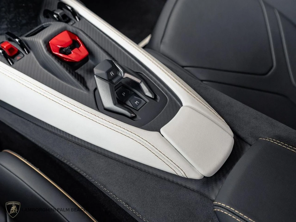 2026 Lamborghini Revuelto - Image 19 of 31