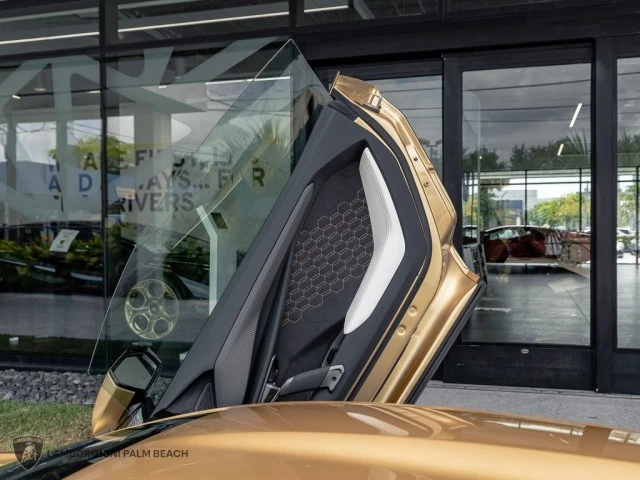 2026 Lamborghini Revuelto - Image 24 of 31