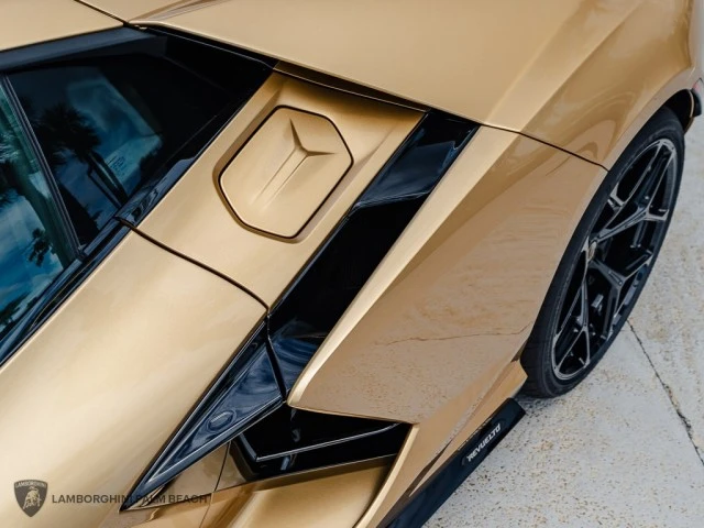 2026 Lamborghini Revuelto - Image 20 of 31