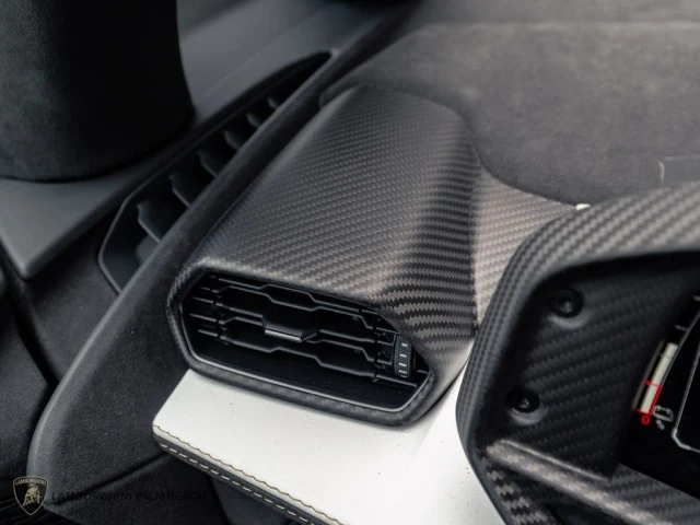 2026 Lamborghini Revuelto - Image 26 of 31