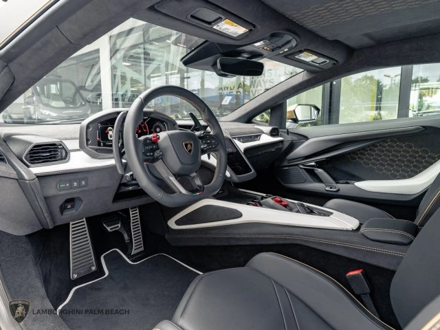 2026 Lamborghini Revuelto - Image 14 of 31