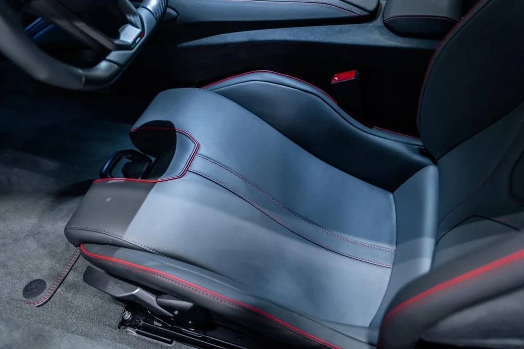 2026 Lamborghini Revuelto - Image 26 of 31