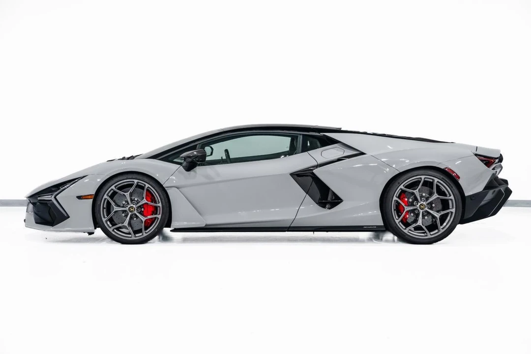 2026 Lamborghini Revuelto - Image 5 of 31