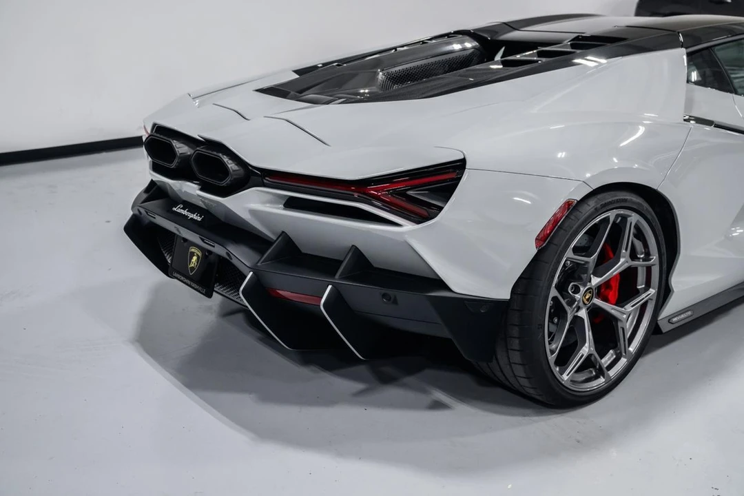 2026 Lamborghini Revuelto - Image 12 of 31