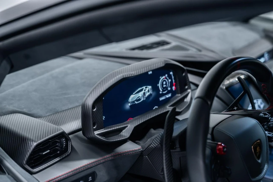 2026 Lamborghini Revuelto - Image 25 of 31